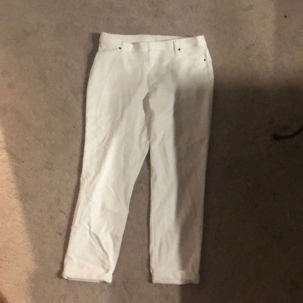 White Capri pants